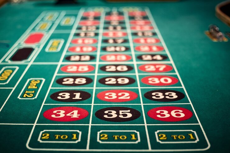 Qiu Qiu gameplay interface on scater911 showing domino tiles, player hand, and dealer cards